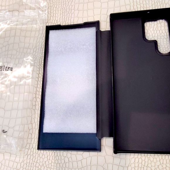 Brand New Unused S-View Digital Display Case for Samsung S22 Ultra. - Picture 4 of 7
